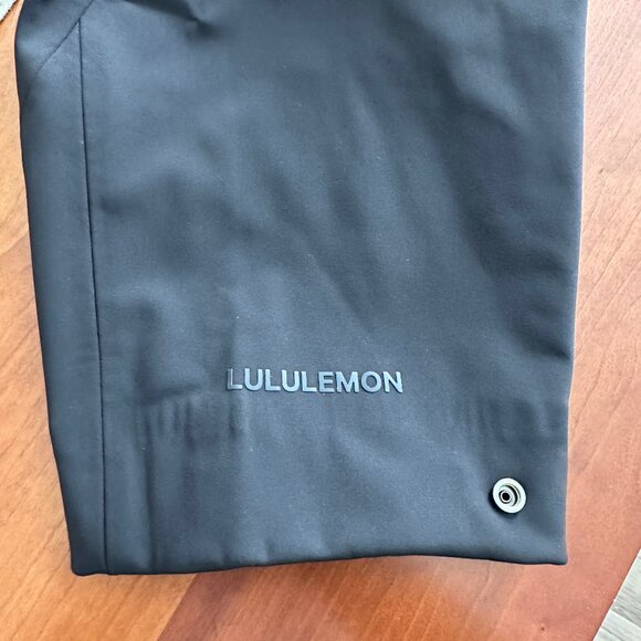NWT Lululemon | RepelShell Cinch-Back Rain Jacket, Black, Woman's Size 12 - Picture 8 of 12